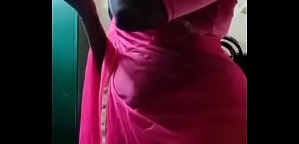  Swathi naidu in pink saree getting ready